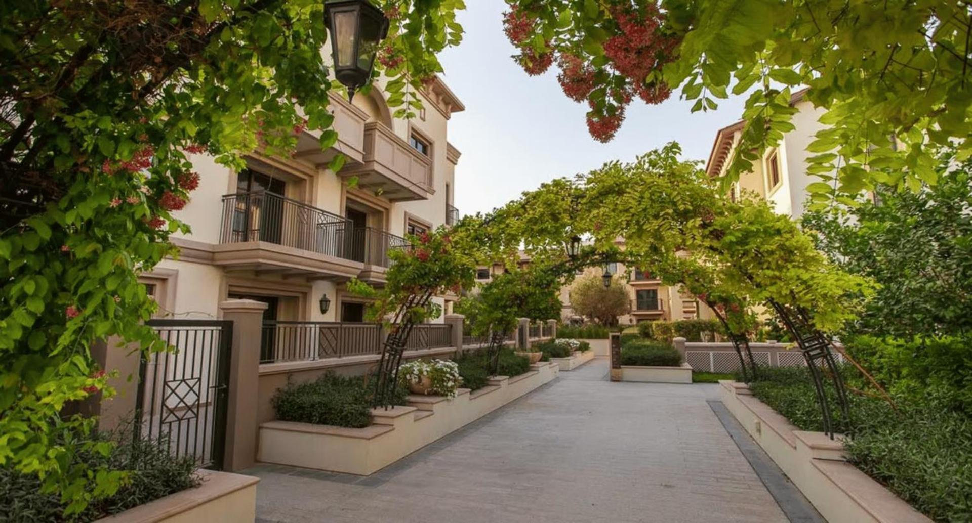 Aws Homes - Indulge In Elegance Apartment
